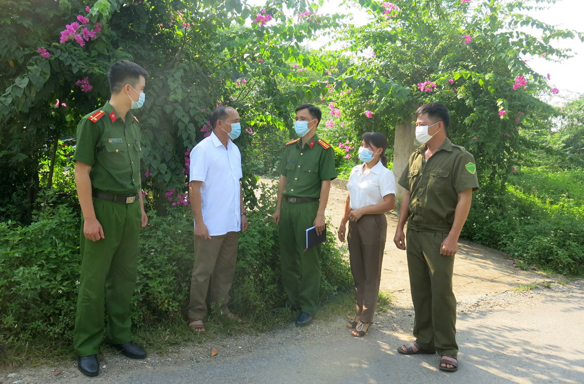  Công an xã Phủ Lý thường xuyên nắm bắt địa bàn, tuyên truyền, vận động nhân dân tích cực tham gia phong trào “Toàn dân bảo vệ an ninh Tổ quốc”.