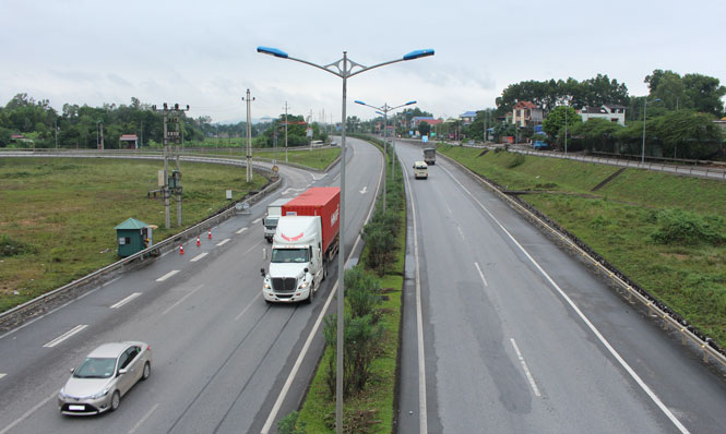  Cao tốc Hà Nội - Thái Nguyên có mật độ phương tiện tương đối đông, tốc độ tối đa cho phép là 100km/h gây tiềm ẩn nhiều nguy cơ tai nạn nếu không thực hiện nghiêm các quy định về tốc độ, khoảng cách giữa các xe.