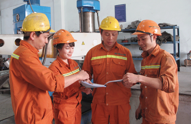  Hoàng Hùng Cường (người thứ hai từ bên phải ảnh).