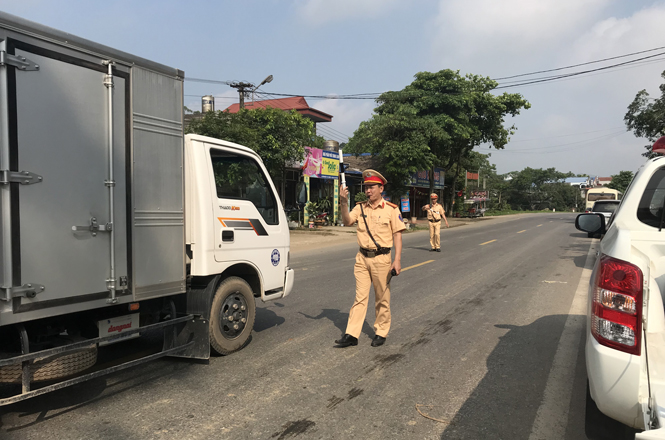  Phòng CSGT Công an tỉnh tăng cường kiểm tra xử lý vi phạm về tốc độ trên tuyến Quốc lộ 3.