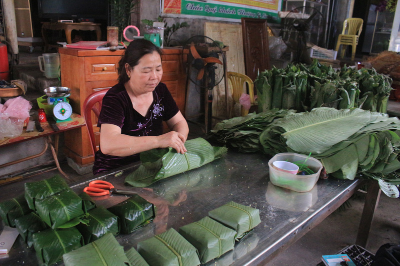  Sản phẩm bánh chưng của Làng nghề bánh chưng Bờ Đậu, xã Cổ Lũng là một trong những sản phẩm chủ lực của huyện Phú Lương.  