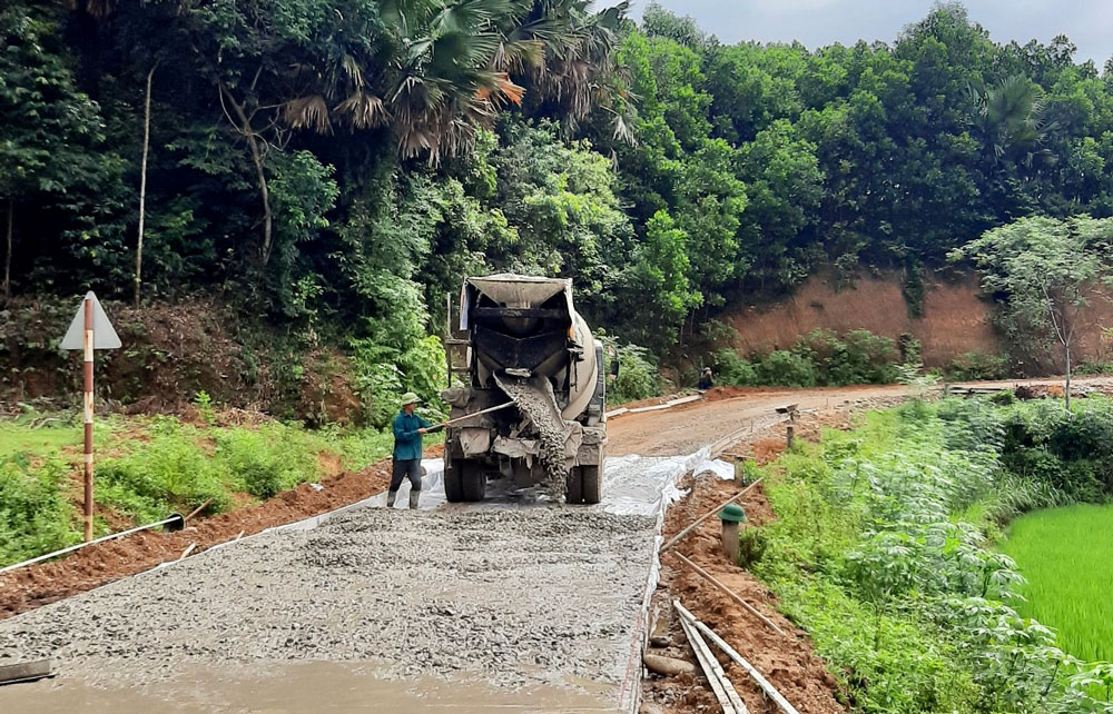  Từ sự lãnh đạo của Chi bộ, người dân xóm Tân Quang và Gò Vũ (xã Phú Thịnh, Đại Từ) đã đồng thuận hiến hàng nghìn m2 đất để mở rộng tuyến đường liên xóm.