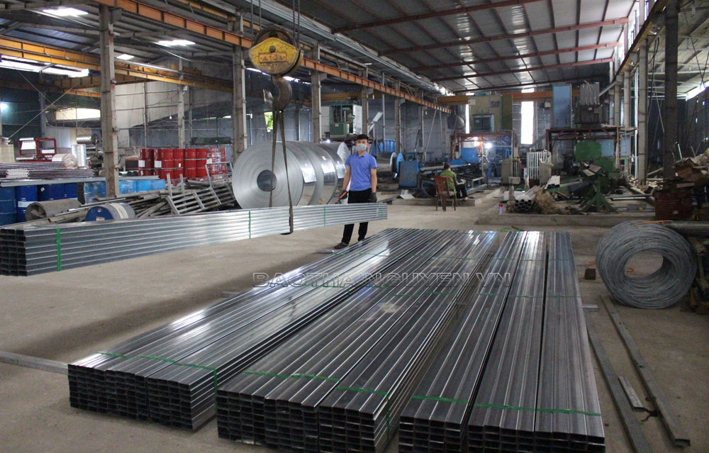  Sản phẩm ống thép tôn mạ kẽm được sản xuất trên dây chuyền hiện đại.