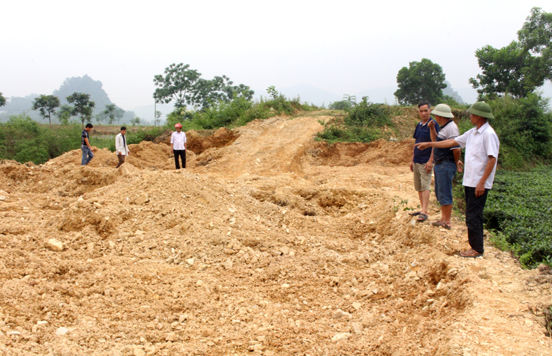  Hiện trạng đoạn bờ suối đã bị san ủi.
