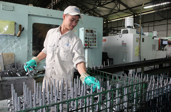  Sản xuất linh phụ kiện hỗ trợ phục vụ các doanh nghiệp trong nước và xuất khẩu tại Công ty TNHH Một thành viên Diesel Söng Công.