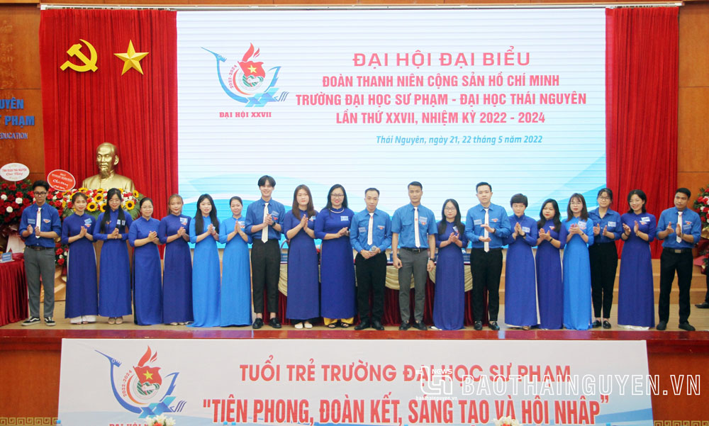  Ban Chấp hành Đoàn trường khóa mới ra mắt Đại hội.
