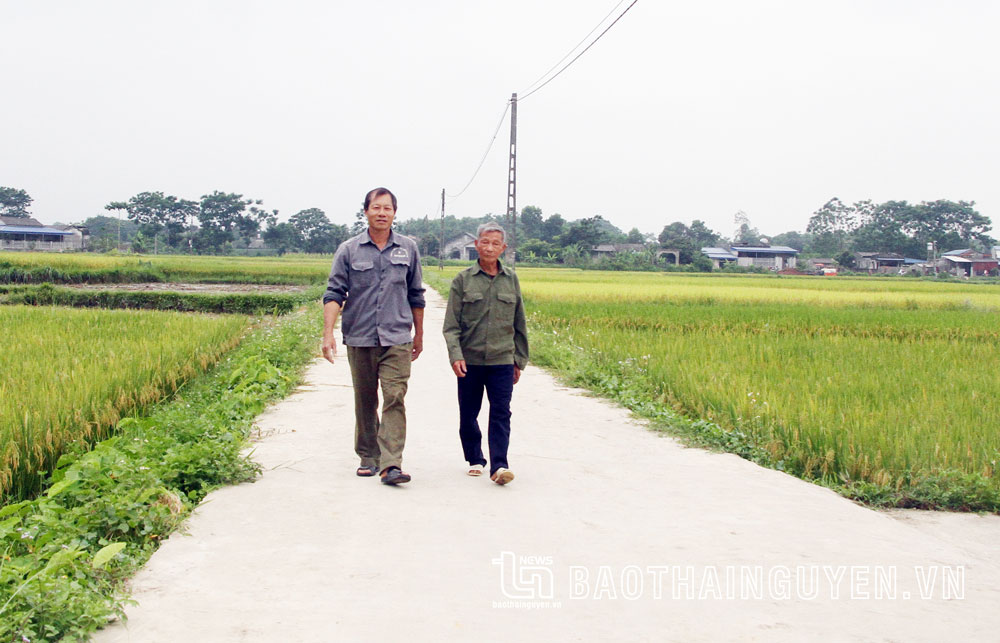 Sự kiên trì trong tuyên truyền, vận động của ông Triệu Văn Hồng đã góp phần quan trọng để người dân xóm Khâu Giáo 2 (xã Bản Ngoại, Đại Từ) đồng thuận hiến đất làm đường.