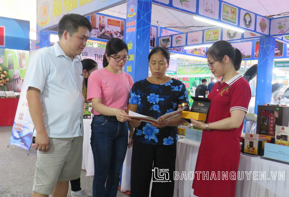  Hàng năm, Sở KH&CN hỗ trợ nhiều tổ chức, cá nhân tham gia trưng bày sản phẩm tại các hội chợ, triển lãm.