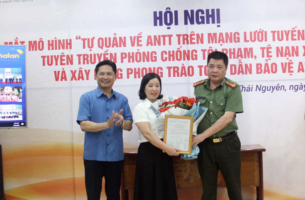  Công ty CP Thương mại và Du lịch Hà Lan ra mắt mô hình tự quản về an ninh trật tự.