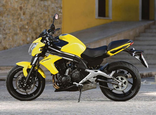  Mẫu xe ER-6n phiên bản 2012 của Kawasaki đã chính thức được bày bán trên thị trường, đầu tiên là Malaysia.