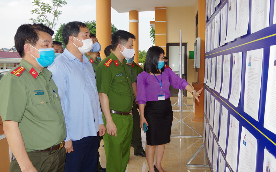  Đoàn kiểm tra của Công an tỉnh kiểm tra công tác bảo đảm an ninh trật tự cho cuộc bầu cử tại xã Bá Xuyên (T.P Sông Công).