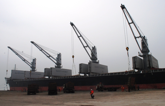   Khu vực đầu tư nước ngoài xuất siêu 690 triệu USD trong tháng 01/2015.