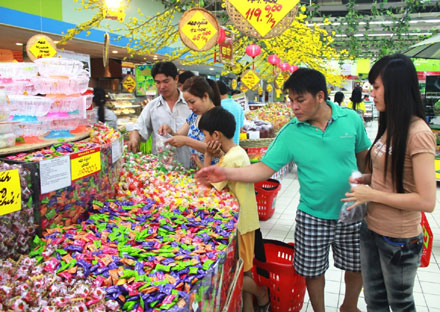 Bánh kẹo nội ngày càng được nhiều người tiêu dùng lựa chọn.