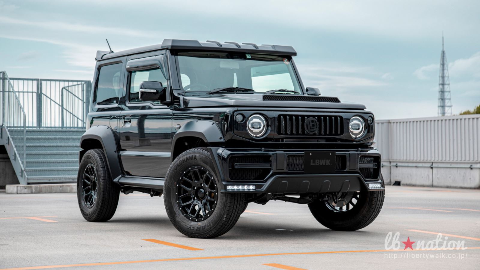  Suzuki Jimny hầm hố hơn nhiều với gói độ từ hãng Liberty Walk.