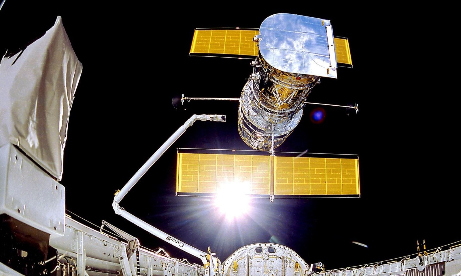  Kính viễn vọng không gian Hubble. Ảnh: nasa.gov