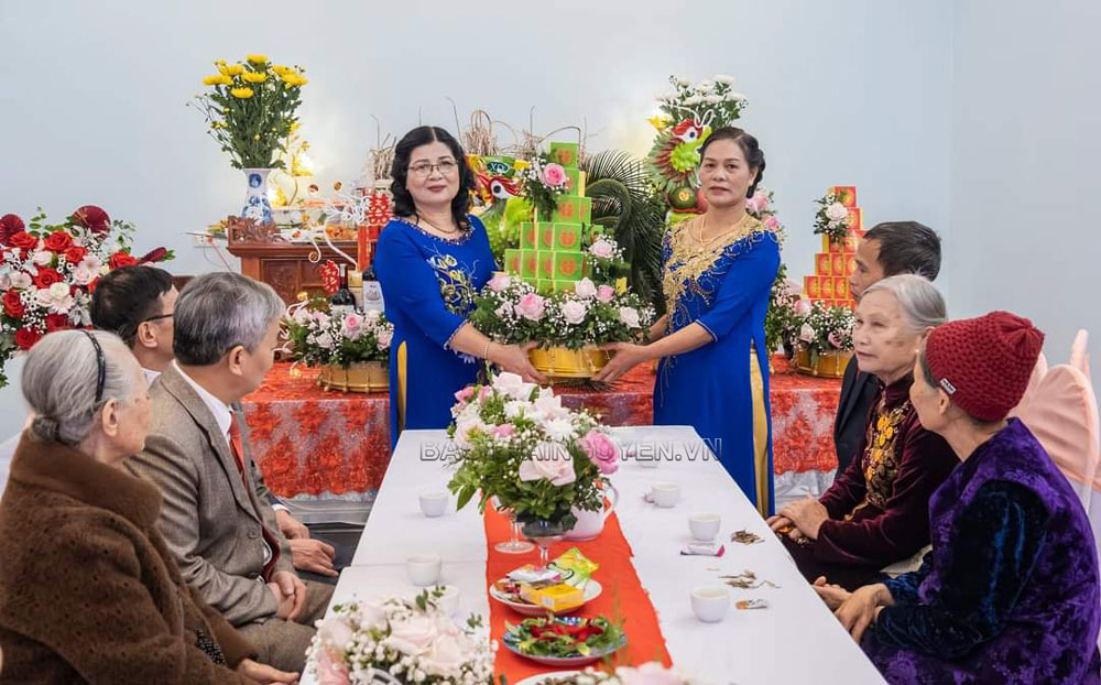  Một đám cưới hỏi của người dân phường Phan Đình Phùng (T.P Thái Nguyên) được tổ chức giản tiện theo quy mô gia đình.