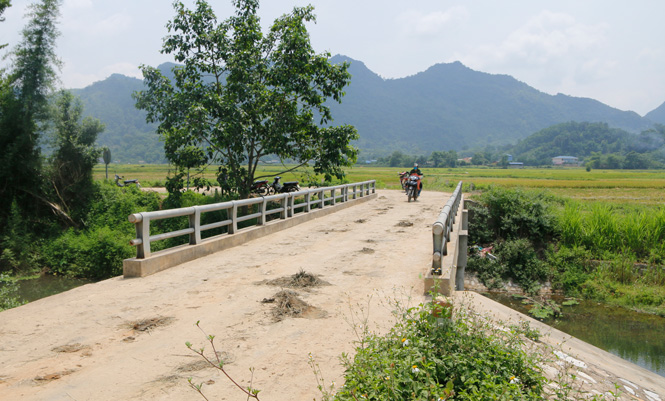  Cầu tràn Nam Cơ sau khi được nâng cấp thành cầu cứng đã đảm bảo việc đi lại an toàn cho người dân đi lại.