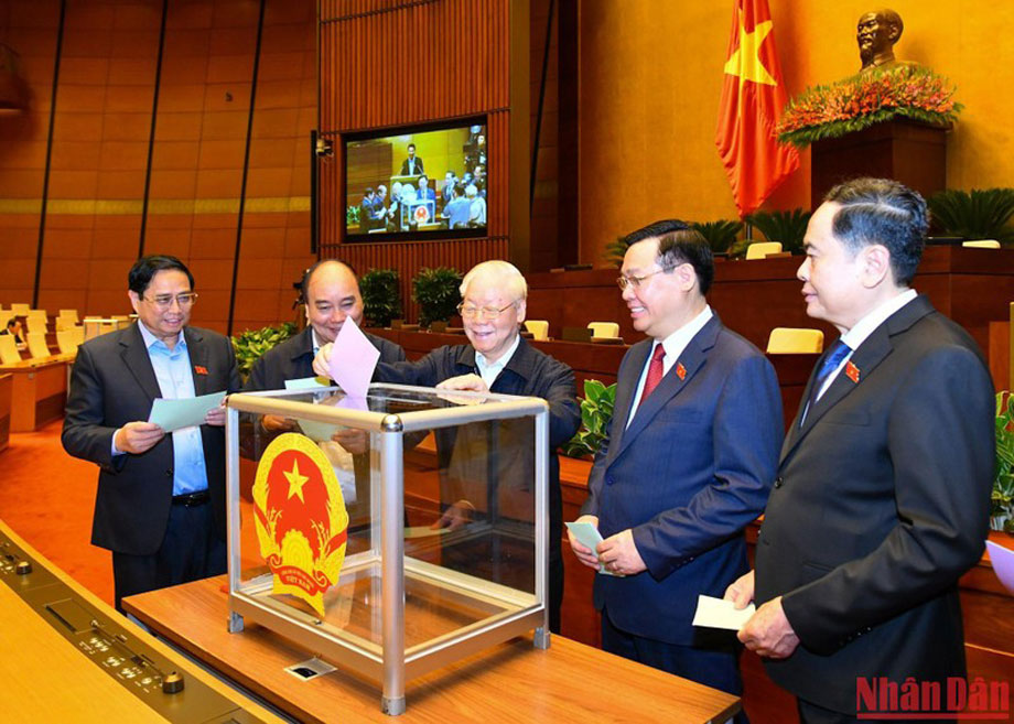  Lãnh đạo Đảng, Nhà nước và đại biểu Quốc hội bỏ phiếu miễn nhiệm Tổng Kiểm toán nhà nước, phê chuẩn việc miễn nhiệm Bộ trưởng Giao thông vận tải nhiệm kỳ 2021-2026. (Ảnh: THỦY NGUYÊN)