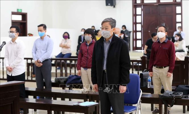  Hội đồng xét xử Tòa án nhân dân Cấp cao tại Hà Nội tuyên án các bị cáo tại phiên tòa xét xử phúc thẩm vụ án Tổng công ty Viễn thông MobiFone (viết tắt là MobiFone) tháng 4-2020. Ảnh: Doãn Tấn/TTXVN