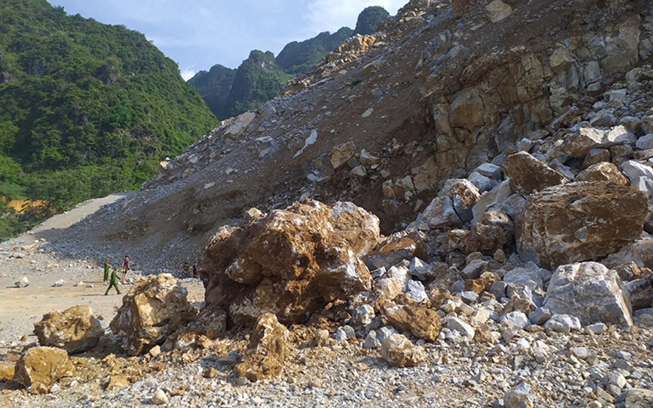 Hiện trường vụ sạt lở mỏ đá Pắc Luốc, thị trấn Yên Minh, huyện Yên Minh.