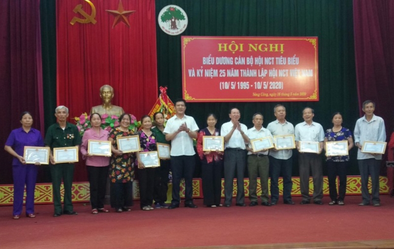  12 NCT tiêu biểu đã được UBND T.P Sông Công khen thưởng vì đã có thành tích xuất sắc trong phong trào thi đua “Tuổi cao gương sáng” giai đoạn 2015-2020.