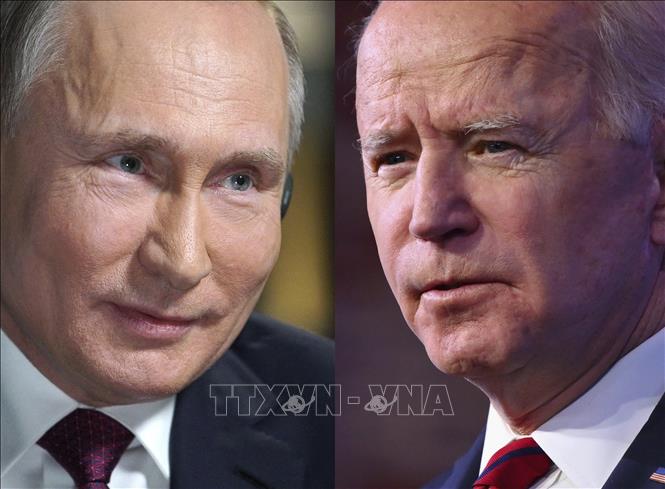  Tổng thống Mỹ Joe Biden (phải) và người đồng cấp Nga Vladimir Putin (trái). Ảnh: AFP/TTXVN