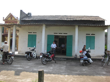 Nhagrave; văn hoacute;a xoacute;m Thaacute;i Sơn 2 được nhacirc;n dacirc;n đoacute;ng goacute;p xacirc;y dựng từ năm 2000, trị giaacute; 45 triệu đồng