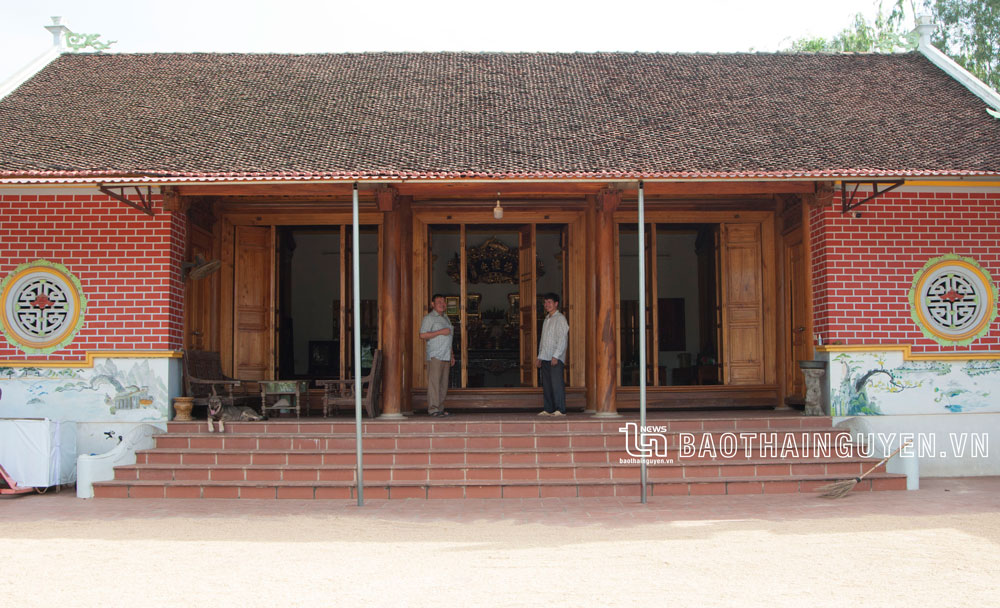  Ngôi nhà gỗ được xây dựng theo kiến trúc kẻ truyền Bắc Bộ của gia đình ông Dương Văn Bẩy, ở xóm Bình 2, xã Điềm Thụy (Phú Bình), có tổng diện tích 120m2.