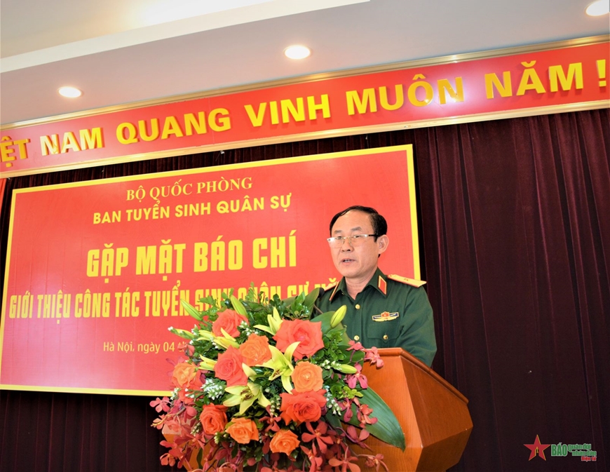  Thiếu tướng Nguyễn Văn Oanh, Cục trưởng Cục Nhà trường, Phó trưởng ban Tuyển sinh quân sự Bộ Quốc phòng, chủ trì buổi gặp mặt.  