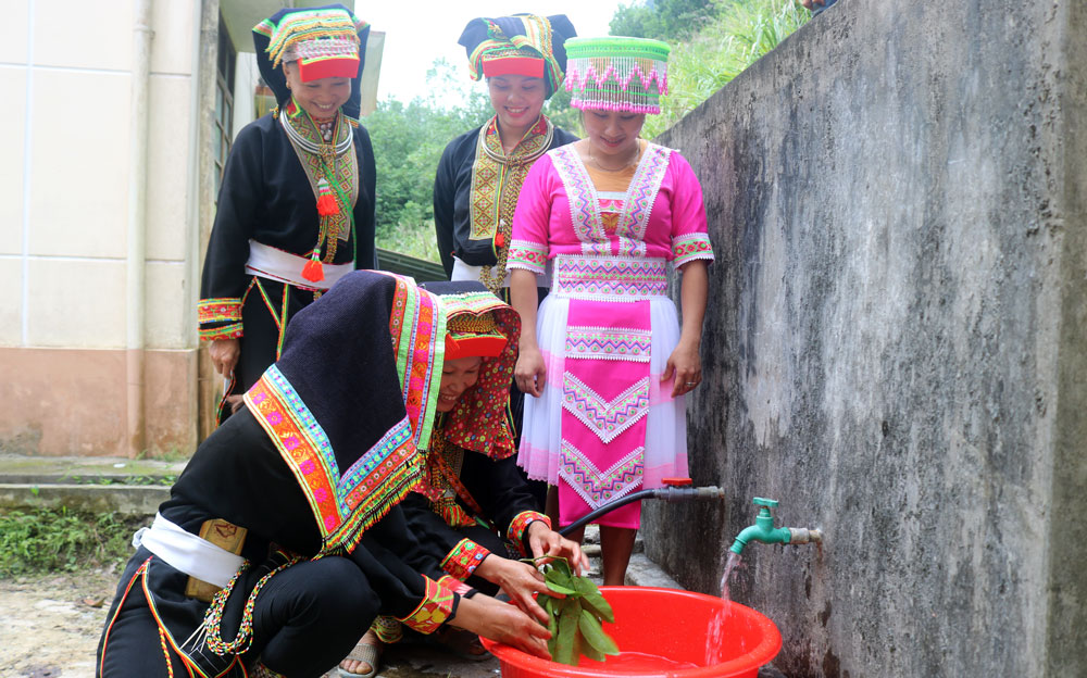 Phát triển kinh tế - xã hội vùng đồng bào dân tộc thiểu số và miền núi là một trong 3 chương trình mục tiêu quốc gia của Việt Nam. Ảnh: T.L