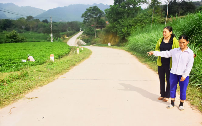  Con đường mới đổ bê tông đi qua khu đất của gia đình bà Triệu Thị Việt, xóm Tân Sơn, xã Văn Lăng (Đồng Hỷ)