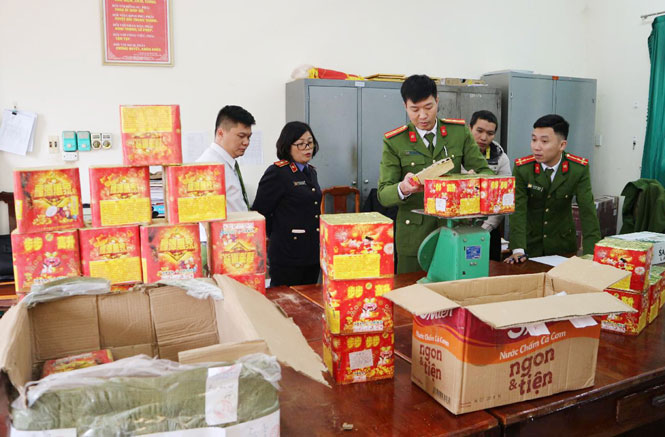  Số pháo hoa Công an huyện Võ Nhai thu giữ của các đối tượng tàng trữ, vận chuyển trái phép.