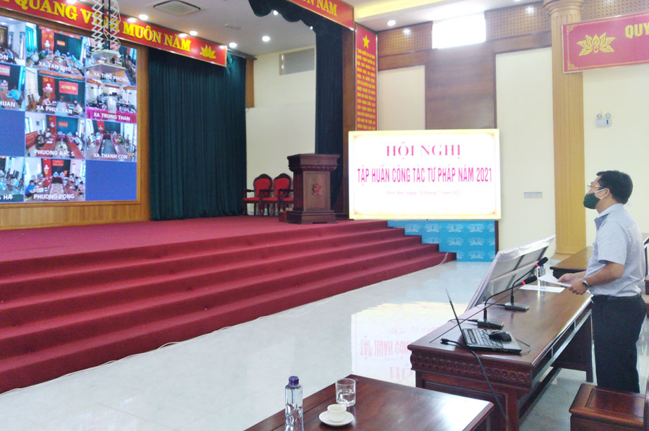  Lãnh đạo Sở Tư pháp phát biểu chỉ đạo Hội nghị trực tuyến tập huấn nghiệp vụ hòa giải tại cơ sở ở T.X Phổ Yên năm 2021. Ảnh: Đình Quang (Sở Tư pháp)