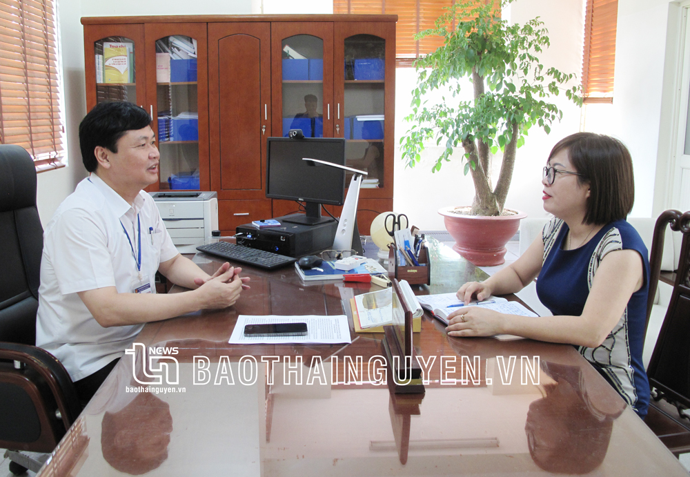 Phóng viên Báo Thái Nguyên trao đổi với PGS-TS Phạm Việt Đức, Giám đốc Sở Giáo dục và Đào tạo về công tác chuẩn bị cho năm học mới.