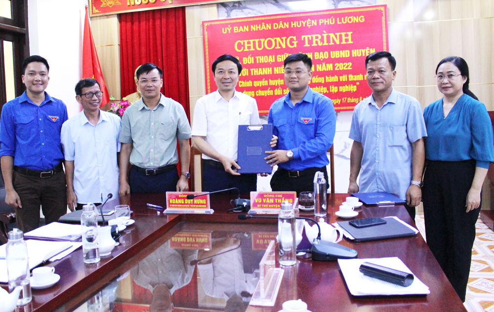  UBND huyện và Thường trực Huyện đoàn Phú Lương ký Chương trình phối hợp công tác giai đoạn 2022-2027.