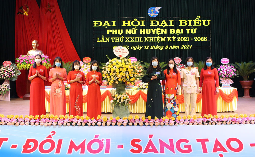  Đại diện Hội LHPN tỉnh đến dự và chúc mừng Đại hội.