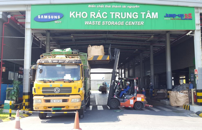  Mặc dù có lượng rác thải công nghiệp phát sinh lớn, nhưng Công ty TNHH Samsung Electronics Việt Nam Thái Nguyên luôn tuân thủ các quy định của pháp luật và đã ký hợp đồng với các đối tác đủ năng lực để xử lý triệt để nguồn rác thải. 