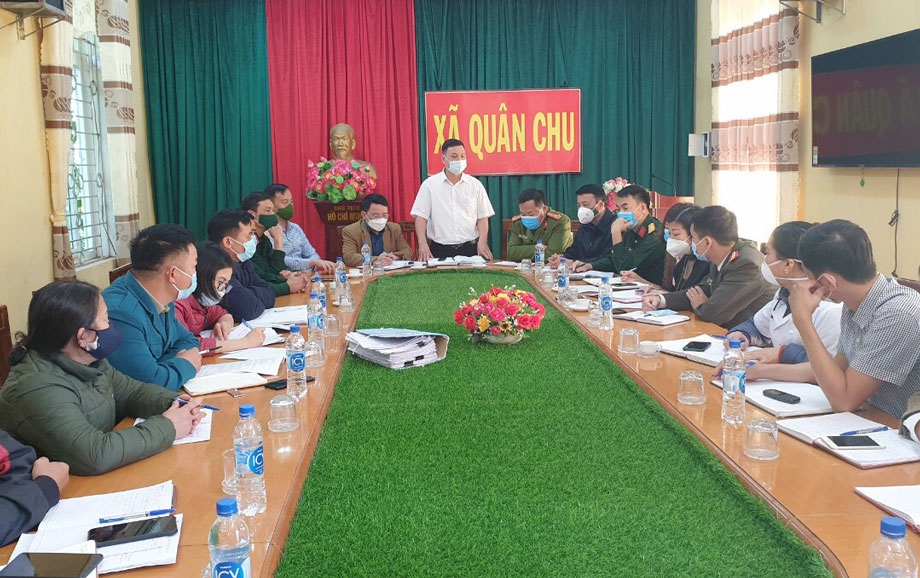  Ban Chỉ đạo phòng, chống dịch COVID-19 huyện Đại Từ và xã Quân Chu họp bàn triển khai các biện pháp cấp bách phòng, chống dịch.