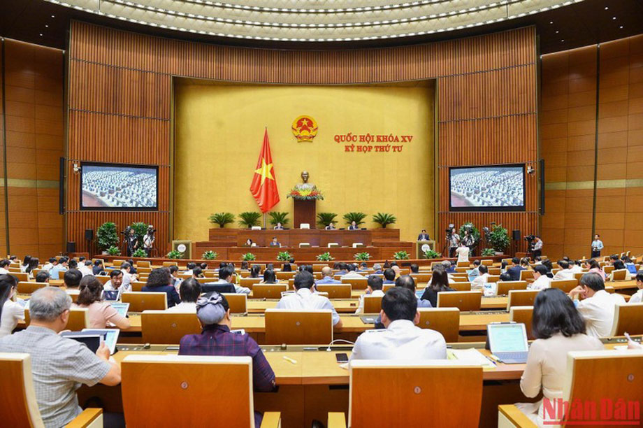 Quang cảnh phiên họp Quốc hội sáng 1-11. (Ảnh: DUY LINH)