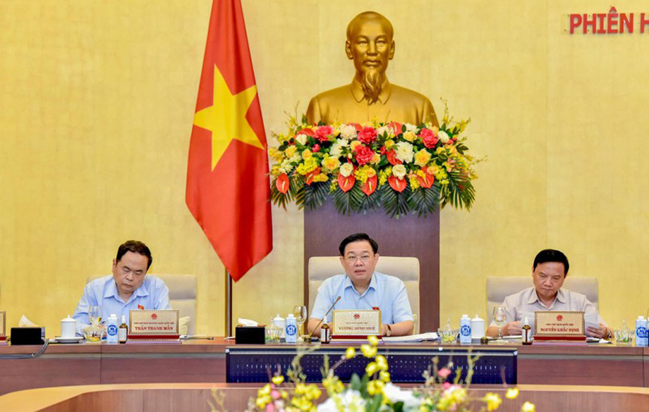  Chủ tịch Quốc hội Vương Đình Huệ tại phiên họp.