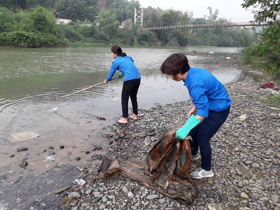  Đoàn viên, thanh niên T.P Sông Công tổ chức các hoạt động bảo vệ môi trường trong dịp Lễ ông Công, ông Táo.
