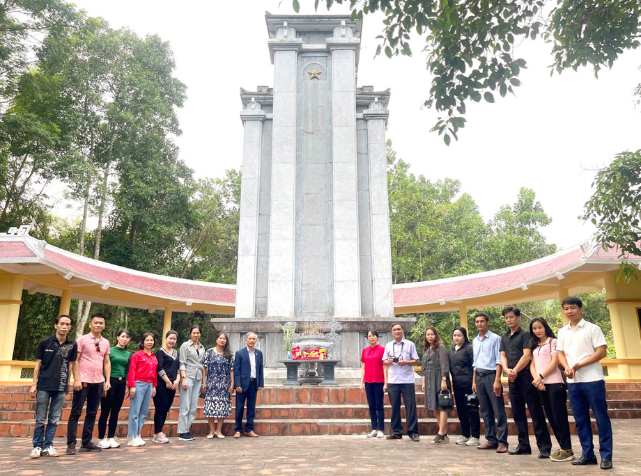  “Học tập và làm theo tư tưởng, đạo đức, phong cách Hồ Chí Minh về ý chí tự lực, tự cường và khát vọng xây dựng đất nước phồn vinh, hạnh phúc” thông qua tìm hiểu Di tích lịch sử nơi ra đời Đội Cứu quốc quân II (xã Tràng Xá, Võ Nhai).
