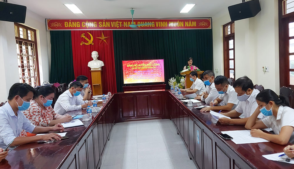  Buổi sinh hoạt của Chi bộ Văn hóa và Thông tin huyện Phú Lương về chuyên đề học, làm theo Bác năm 2021 có nhiều đổi mới, sáng tạo.