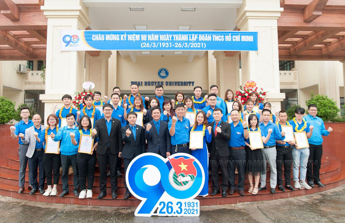  Phát huy tinh thần xung kích, tình nguyện của thanh niên, rất nhiều sinh viên đã tích cực học tập, tham gia nghiên cứu khoa học cũng các hoạt động vì cộng đồng... được các cấp biểu dương, khen thưởng.