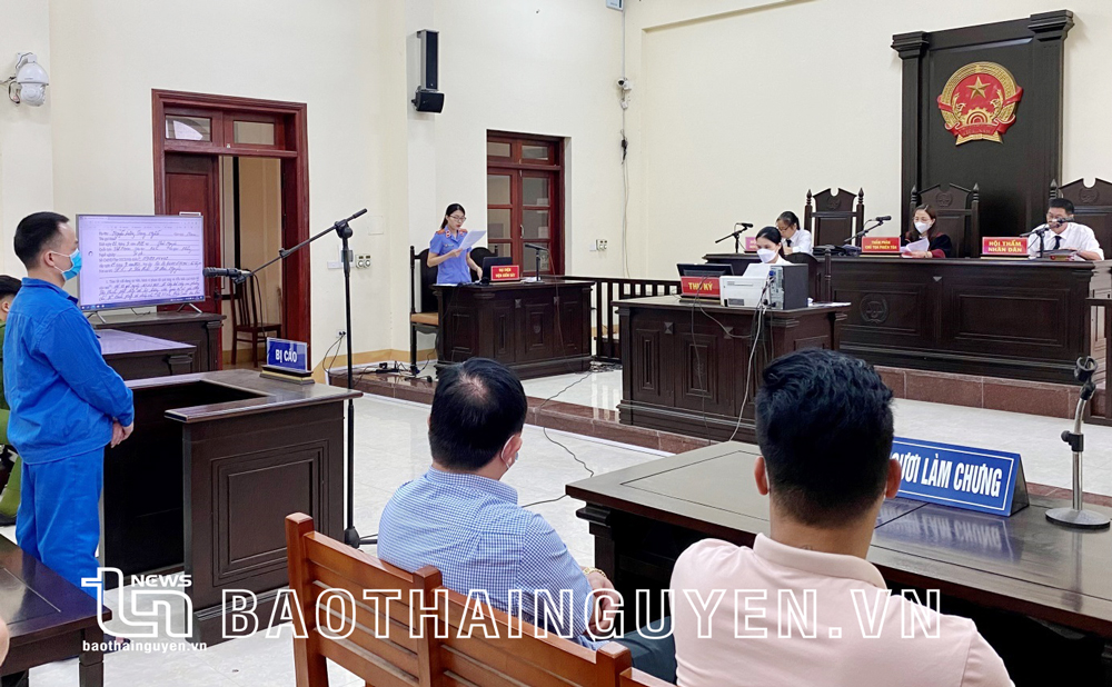  Một phiên tòa xét xử vụ án hình sự tại TAND TP. Thái Nguyên có sử dụng hồ sơ vụ án đã được số hóa.