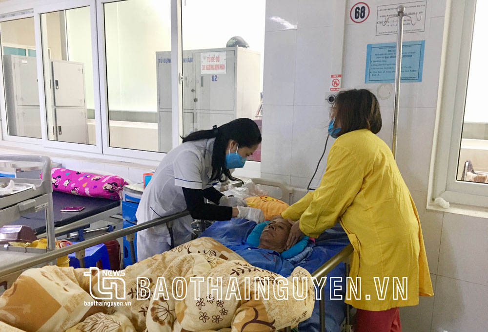  Trung tâm Y tế T.X Phổ Yên đã chuẩn bị đủ chăn ấm phục vụ điều trị bệnh nhân trong những ngày giá rét.