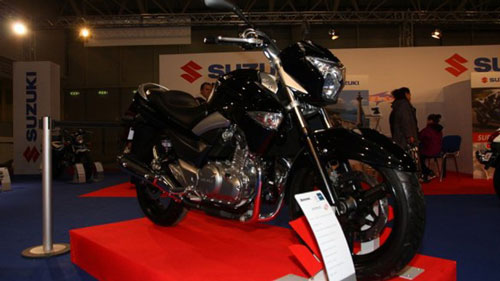  Xuất hiện trong Hội chợ Motodays 2012 diễn ra tại Ý, mẫu xế nổ Suzuki Inazuma 250 đã thu hút không ít sự chú ý của người hâm mộ.