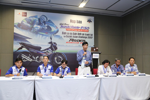  Quang cảnh cuộc họp báo.