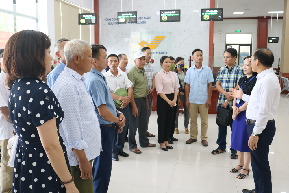  Học viên tham quan Trung tâm phục vụ hành chính công tỉnh Thái Nguyên.