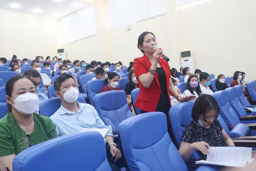  Các câu hỏi liên quan đến kỳ thi tốt nghiệp THPT năm học 2021-2022 đã được lãnh đạo Sở GD&ĐT, các phòng chuyên môn giải đáp ngay tại Hội nghị